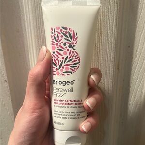 Briogeo Farewell Frizz Heat Protectant Cream - White and Pink